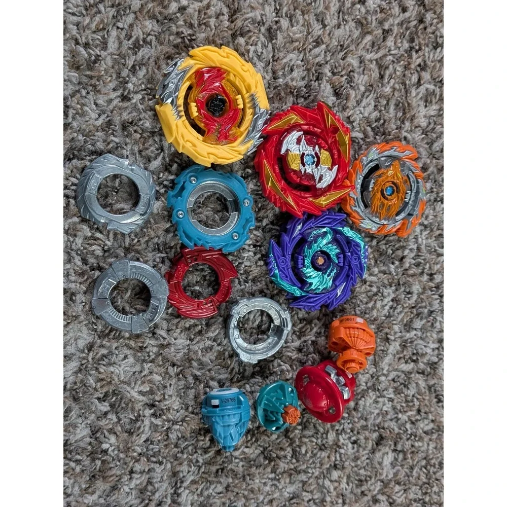 Beyblade Lot - 4 Spinning‎ Tops And Extras